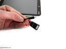Pakete dahil olmayan bir adaptör ile USB portuna bağlanabilen ürünleri kullanmanız mümkün.