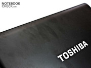 Toshiba parmak izlerine daha az hassas bir yüzey geliştirmiş-ama tamamiyle başarılı bir girişim değil.