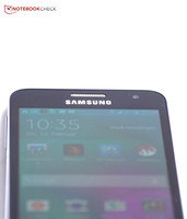 Galaxy A3, Samsung'un aluminyum birleşik kasalı akıllı telefonlarının küçük modeli