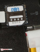SIM kart olarak Micro SIM kartlar kullanılmış