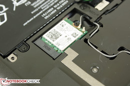 Intel Dual-Band 7260 Mini PCIe kart ve kablosuz AC desteği standart olarak geliyor.