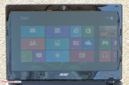 The Aspire One 725 used outdoors