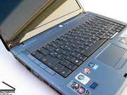 Acer aynı zamanda klabye üzerinde oynamalar yaparak tasarımı daha ilgi çekici hale getirmeyi başarmış.