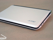 D150 deki yeni tasarım ile netbookların sahip olduğu sıkıştırılmış görünümden uzaklaşılmaya çalışılmış.