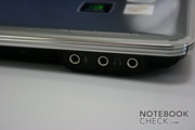 Notebook ön kısımda özel bir fonksiyona sahip: iki kulaklık girişi.