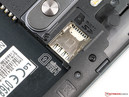micorSIM ve MicroSD kart slotları yanyana