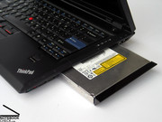 DVD yazıcı yerine Lenovo SL400'ü tam bir multimedia çözümüne çeviren Blu-Ray okuyucu opsiyonel olarak sunulmakta.