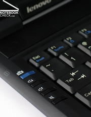 Ses kontrolü ve Lenovo bakım araçları için tuşları klavyenin sol tarafında bulabilirsiniz.