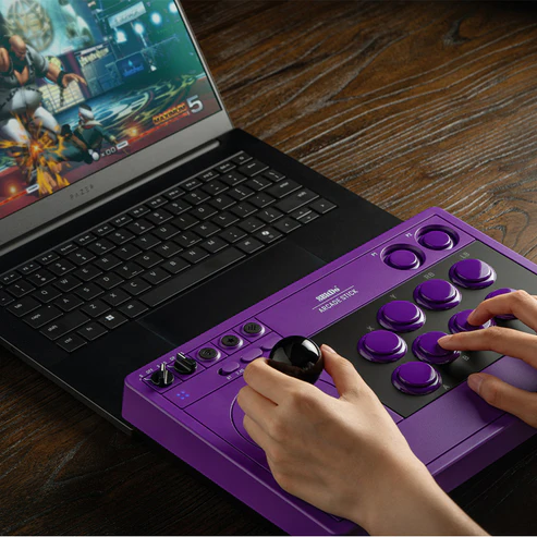 8BitDo Arcade Stick, Windows işletim sistemli bilgisayarlarla uyumludur.