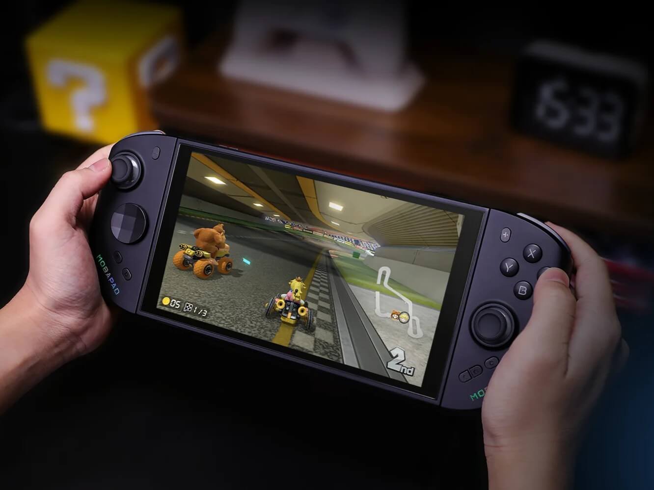 Test sonuçlarımızın da gösterdiği gibi, Mobapad’in M12S Joy-Con’ları tutuşu iyileştiriyor.