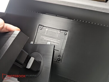 Stand monitörün arkasına takılır