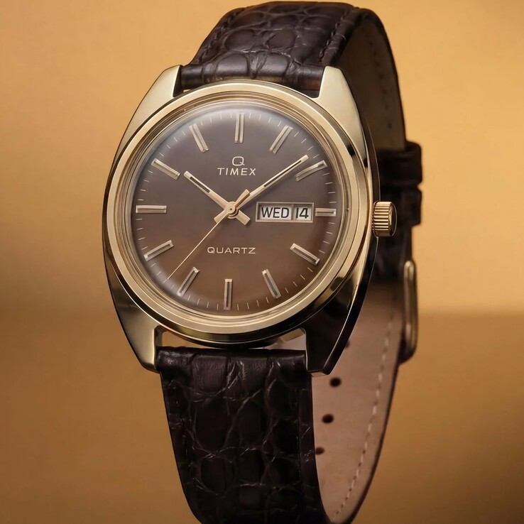 Dumanlı kahverengi degrade kadran, altın tonlu indeksler ve koyu kahverengi timsah desenli deri kayışla yeniden piyasaya sunulan Timex Q 1976 Day and Date.