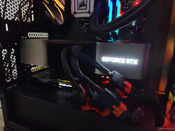 Corsair iCUE 4000X kasasında RTX 4090 FE