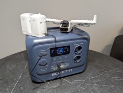 Yoldaki dronları şarj etmek için mükemmel