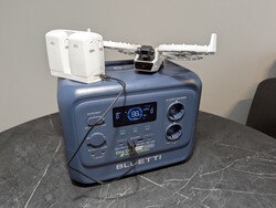 Yoldaki dronları şarj etmek için mükemmel