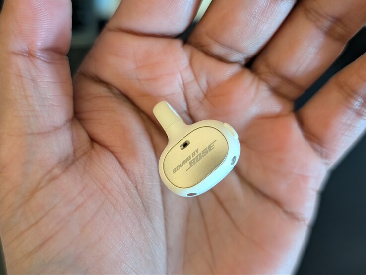 Kulağın dışına çıkan tarafı gösteren yakın çekim