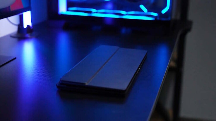 Bu cihaz normal bir kapaklı dizüstü bilgisayar gibi kapatılabilir ve açılabilir