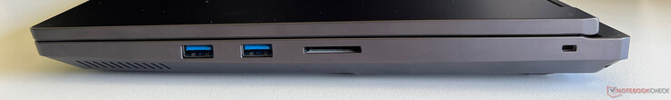 Sağ: 2x USB-A 3.2 Gen 1 (5 GBit/s), SD kart okuyucu, Kensington NanoSaver Kilidi
