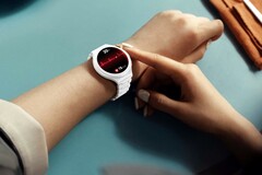 Huawei Watch 6 Pro, isteğe bağlı olarak beyaz seramik kasalı olarak da sunulmaktadır.