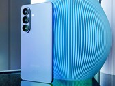 Apple iPhone 17 ve resimde görülen Galaxy S26, premium akıllı telefon trendinden yararlanan modeller arasında yer alıyor.
