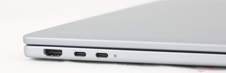 Sol: HDMI 2.1, USB-C 3.2 Gen. 2 w/ DisplayPort 1.4 + Güç Dağıtımı, USB-C Thunderbolt 4 w/ DisplayPort 2.1 + Güç Dağıtımı