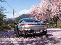 Japonya'da Forza Horizon 6'da seyir halindeki bir Porsche 911 Carrera S'in arkadan görünümü