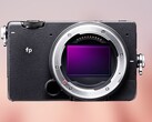 Minik Sigma fp tam kare fotoğraf makinesinin halefinin yakında çıkması bekleniyor.