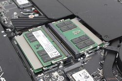 Dört adet erişilebilir DDR5 SODIMM yuvası