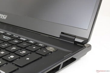 Menteşe sertliği iyi ancak boyuta göre daha güçlü olabilirdi