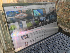 Açık havada (biraz güneş ışığı ile)