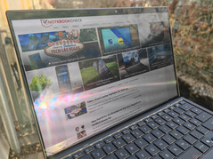 Açık havada (biraz güneş ışığı ile)