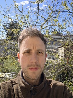 12 MP ön kamera ile selfie