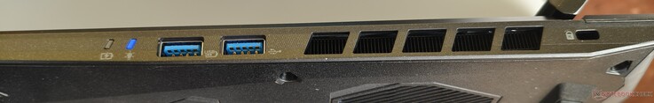 sağ taraf: 2x USB-A 3.1 Gen2, Kensington Kilidi