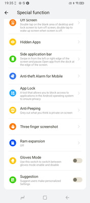 Çok sayıda ekstra özellik. (Resim kaynağı: Sergey Tarasov - Notebookcheck)