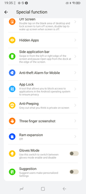 Çok sayıda ekstra özellik. (Resim kaynağı: Sergey Tarasov - Notebookcheck)