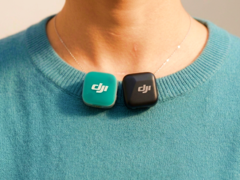 DJI Mic Mini 2 (solda) vs DJI Mic Mini (sağda).