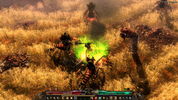 Grim Dawn'daki bir savaşı gösteren bir görüntü.