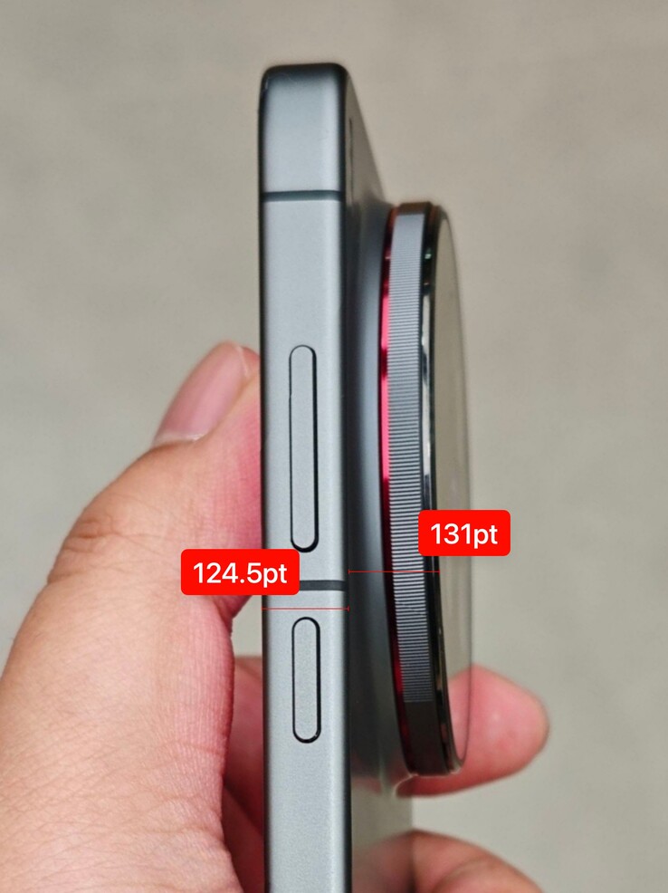 Vivo X300 Ultra render görüntüsünün ölçümleri, kameranın gövdenin geri kalanından daha kalın olduğunu gösteriyor