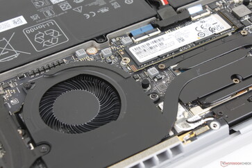 Soğutma çözümü çift fan (55 mm + 60 mm), üç ısı borusu ve 0,1 mm alüminyum soğutucu kanatçıklardan oluşur