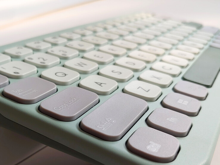 İçbükey tuşlar doğruluğa yardımcı olur. (Resim kaynağı: Notebookcheck)