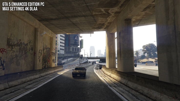 GTA 5 Enhanced Edition'da harika RT efektleri bulunsa da, varlık kalitesi modern oyunlara kıyasla hâlâ belirgin şekilde pikselli.