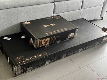 MAGNUS Pro XL iki kutu içinde gönderilir.