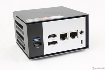 Arka kısım: USB-A 3.2 Gen. 2 (10 Gbps), USB-A 2.0 (480 Mbps), HDMI 2.0, DisplayPort 1.3, 2x RJ-45 (2.5 Gbps), AC adaptörü, Kensington kilidi