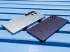 Arka kapaklar karşılaştırıldı: Samsung Galaxy S25 Ultra (solda) ve Samsung Galaxy S25 Edge (sağda) 