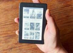 Open Book Touch, önden aydınlatmalı ekrana sahip açık kaynaklı bir e-okuyucudur.