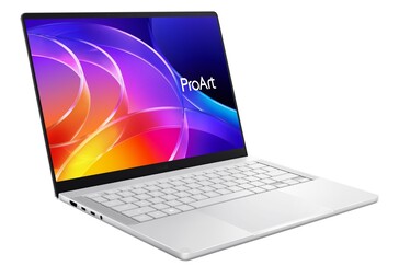 Açılı olarak gösterilen Asus ProArt P14