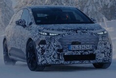 İlk taslakların ardından yeni Audi A2 e-tron, İsveç'in kuzeyinde buz ve kar üzerinde ve rüzgar tünelinde yapılan test sürüşleri sırasında kamuflaj folyosuyla gerçek hayatta karşımıza çıktı.