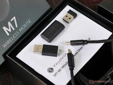 Keychron M7 8K aksesuarları. 