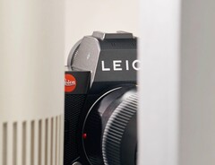 Leica yakında Leica SL3'e daha ucuz bir alternatif piyasaya sürecek.