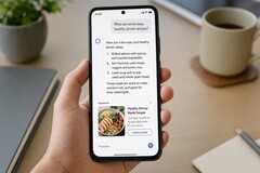 Elinde bir akıllı telefon tutan bir el, ekranda bir yapay zeka yanıtı gösterirken, altında sponsorlu bir reklam yer alıyor